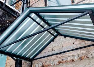 Козырьки с покрытием из профнастила