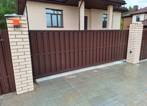 Автоматические откатные ворота с калиткой