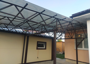 Односкатный навес из поликарбоната