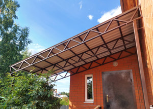 Навес над крыльцом частного дома