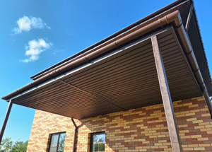 Навес с вальмовой кровлей