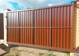 Откатные ворота с механическим открыванием