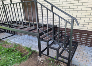 Металлический каркас для входной группы