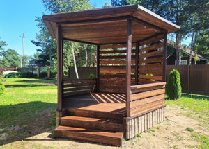 Шестигранная беседка из металла и дерева