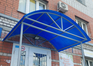 Арочный козырёк из поликарбоната