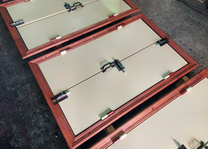 Ставни с деревянными наличниками