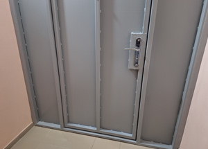 Металлическая дверь в тамбур