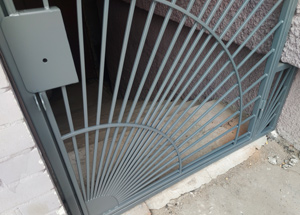Металлические решётки для входа в подвал