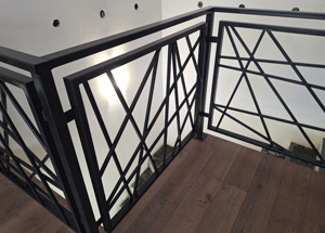 Перила для лестницы на второй этаж