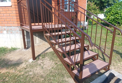 Входная группа для частного дома с ДПК