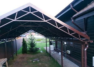 Двухскатный навес с гибкой черепицей