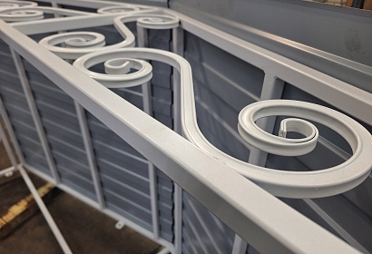 Сварной металлический козырёк с декором