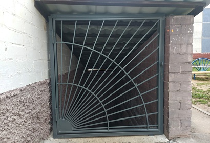 Металлические решётки для входа в подвал