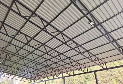 Односкатный навес с примыканием к дому Односкатный навес с примыканием к дому