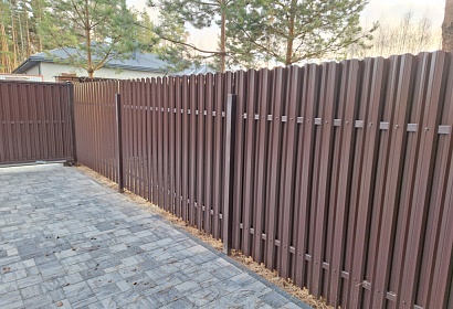 Забор с воротами и калиткой