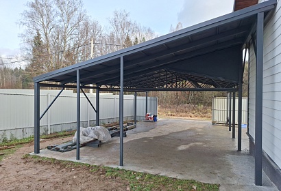 Навес с комбинированной кровлей