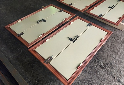 Ставни с деревянными наличниками