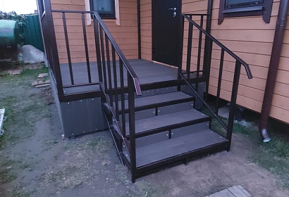 Входная группа с обшивкой ДПК