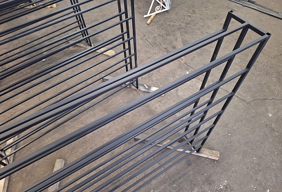 Металлический стеллаж в магазин