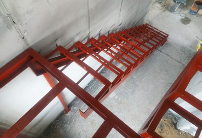 Металлический каркас лестницы на второй этаж