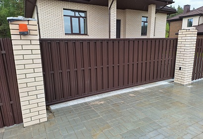 Автоматические откатные ворота с калиткой