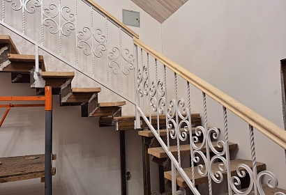 Сварные перила из металла с декором Сварные перила из металла с декором