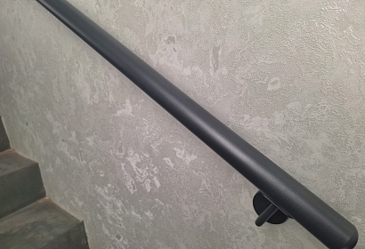 Перила из круглой трубы с ограждением