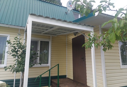 Козырёк над входом в дом Козырёк над входом в дом