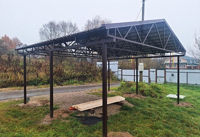 Двухскатный навес из металлочерепицы Двухскатный навес из металлочерепицы