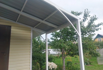 Козырёк над входом в дом Козырёк над входом в дом