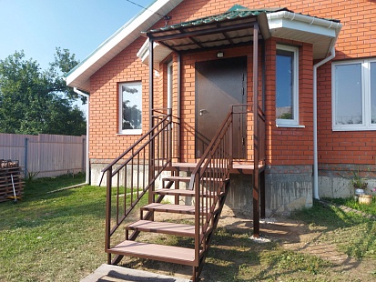 Входная группа с обшивкой ДПК