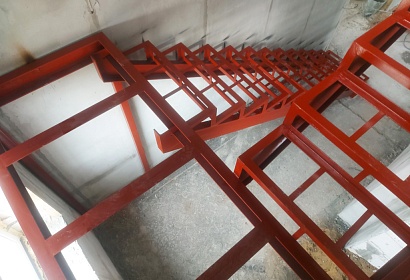 Металлический каркас лестницы на второй этаж