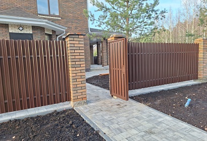 Забор с воротами и калиткой