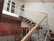 Перила с декоративными элементами