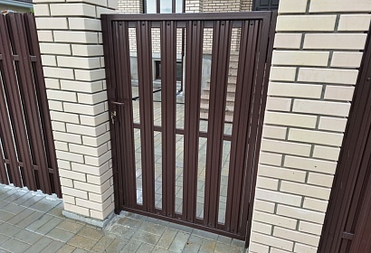 Автоматические откатные ворота с калиткой