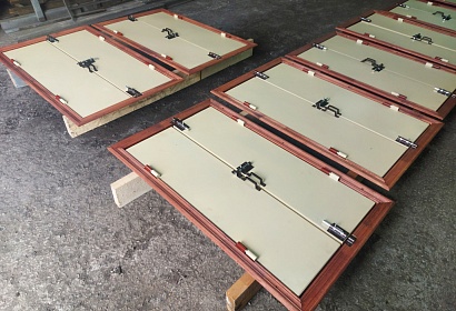 Ставни с деревянными наличниками