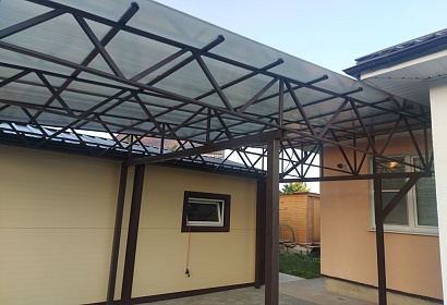 Односкатный навес из поликарбоната