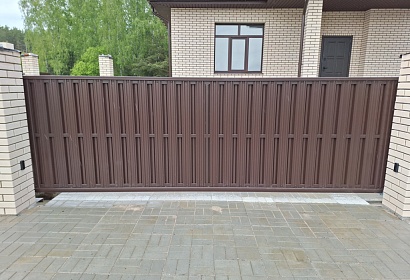 Автоматические откатные ворота с калиткой