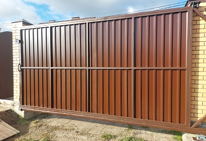 Откатные ворота с механическим открыванием