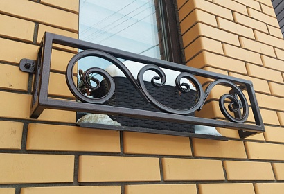 Металлические цветочницы на окна Металлические цветочницы на окна