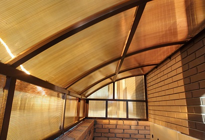 Навес над подвалом из поликарбоната Навес над подвалом из поликарбоната