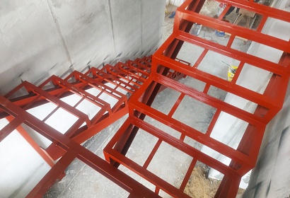 Металлический каркас лестницы на второй этаж