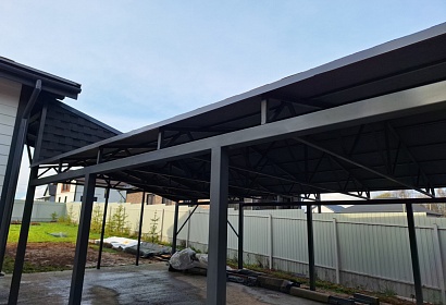 Навес с комбинированной кровлей