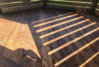 Шестигранная беседка из металла и дерева