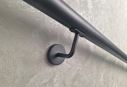 Перила из круглой трубы с ограждением