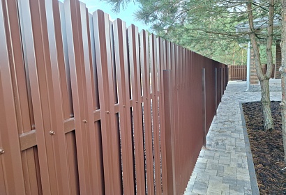 Забор с воротами и калиткой
