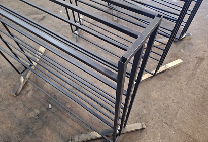 Металлический стеллаж в магазин