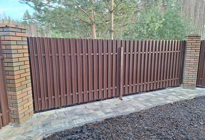 Забор с воротами и калиткой