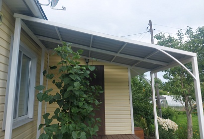 Козырёк над входом в дом Козырёк над входом в дом