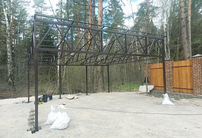 Навес с покрытием из профильного листа